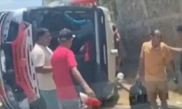 Tumbes: Un muerto y más de 30 heridos por despiste de bus