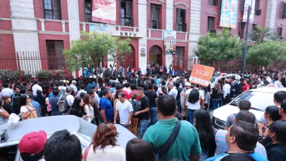 Suplantadores fueron detenidos en la UNFV. Foto: Andina