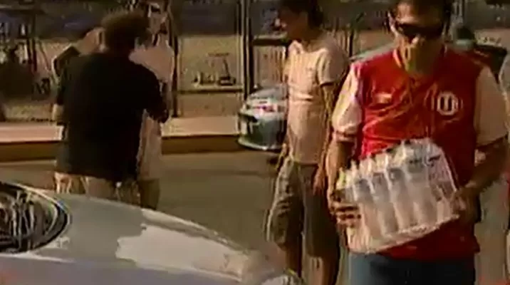 Comerciantes señalaron que los responsables de los destrozos no fueron hinchas. Foto: captura canal N Comerciantes señalaron que los responsables de los destrozos no fueron hinchas. Foto: captura canal N