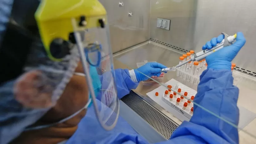 Carlos Neuhaus: En diciembre llegarán al Perú 50 000 dosis de vacunas contra COVID-19