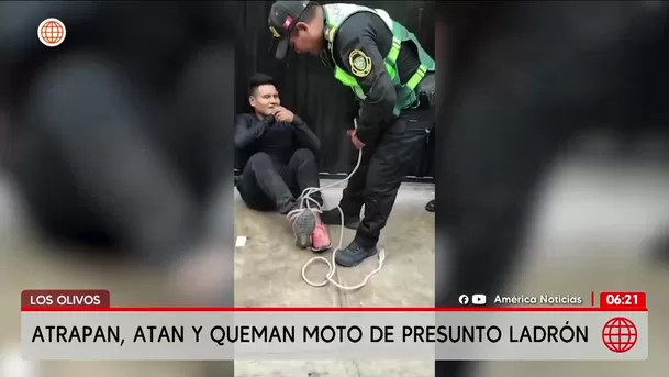 Vecinos de Los Olivos capturan y queman moto de presunto ladrón. Foto: América Noticias