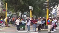 Venezolanos se congregan en la Av. Arequipa tras caída de Maduro