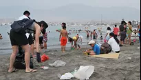 Veraniantes dejan basura en las playas. Foto: cambia.pe / Video: América Noticias 