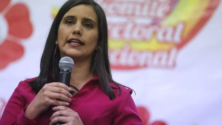  "Que todos sepan la plata que tengo y reto a los demás candidatos", dijo Mendoza durante su exposición en la conferencia anticorrupción organizada por la Contraloría / Foto: Andina