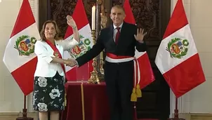 Dina Boluarte tomó juramento a nuevo titular del Mininter. Foto y video: Canal N