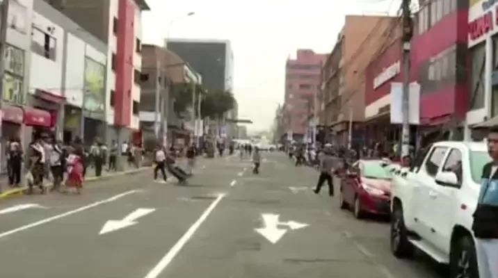 Gerencia de Fiscalización planea seguir con la liberación de la vía hasta llegar a la avenida 28 de Julio / Captura: Canal N Gerencia de Fiscalización planea seguir con la liberación de la vía hasta llegar a la avenida 28 de Julio / Captura: Canal N