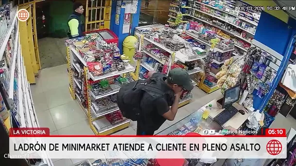 Ladrón atiende a cliente mientras robaba minimarket en La Victoria. Foto: América Noticias