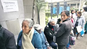 Los usuarios realizaron largas colas desde la madrugada. Foto: Referencial/archivo El Comercio