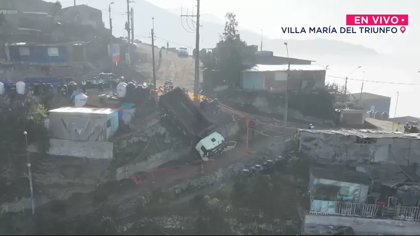 Villa María del Triunfo: Camión volquete a punto de caer sobre casas