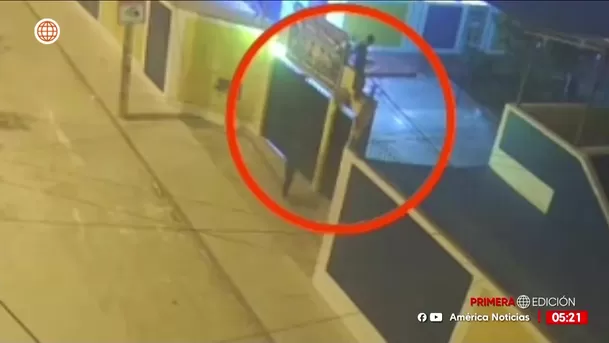 Frustran robo en colegio de Villa El Salvador y capturan a ladrones. Foto: América Noticias Frustran robo en colegio de Villa El Salvador y capturan a ladrones. Foto: América Noticias