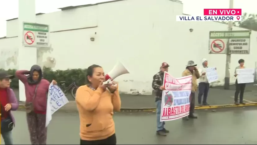 Vecinos de Villa El Salvador protestan contra el paso de vehículos pesados por área urbana