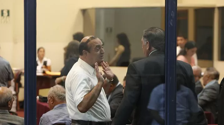 Fiscal José Dominfo Pérez interrogará a Vladimiro Montesinos. Foto: El Comercio Fiscal José Dominfo Pérez interrogará a Vladimiro Montesinos. Foto: El Comercio