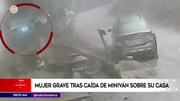 Momento en el que miniván cae sobre vivienda en Villa María del Triunfo. Foto: América Noticias Momento en el que miniván cae sobre vivienda en Villa María del Triunfo. Foto: América Noticias