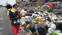 Basura acumulada en varias calles de VMT. Foto: Andina