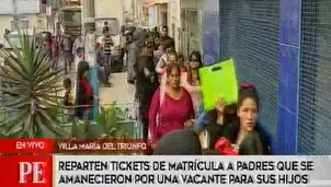 Colas en colegio de Villa María del Triunfo.