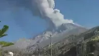 A partir de las 9 de la mañana, el volcán Ubinas presentó una nueva explosión. / Video: Canal N