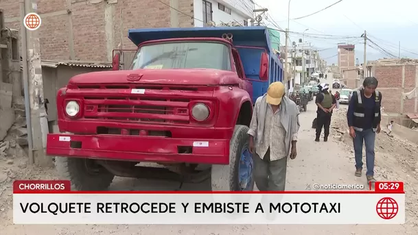 Volquete sin SOAT retrocede y aplasta mototaxi con madre e hija en Chorrillos. Foto: América Noticias