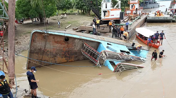 Naufragio de embarcación. | Foto: El Comercio Naufragio de embarcación. | Foto: El Comercio