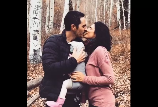 Aislinn Derbez y la tierna postal junto a Mauricio Ochmann con la que despidió el 2018