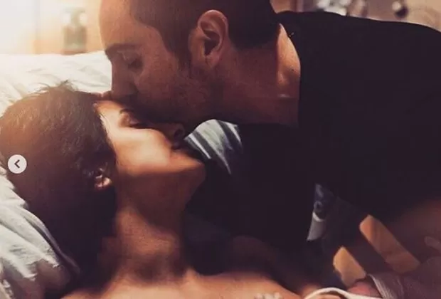 Aislinn Derbez y la tierna postal junto a Mauricio Ochmann con la que despidió el 2018