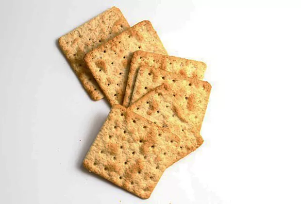 Evita consumir estos alimentos que pueden dañar tus dientes 