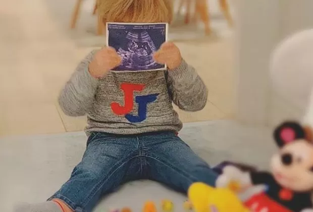 Anahí difunde las primeras fotos de su embarazo y así reacciona su hijo Manuel