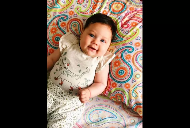 Andrea San Martín celebra los 3 primeros meses de Lara con adorables fotografías