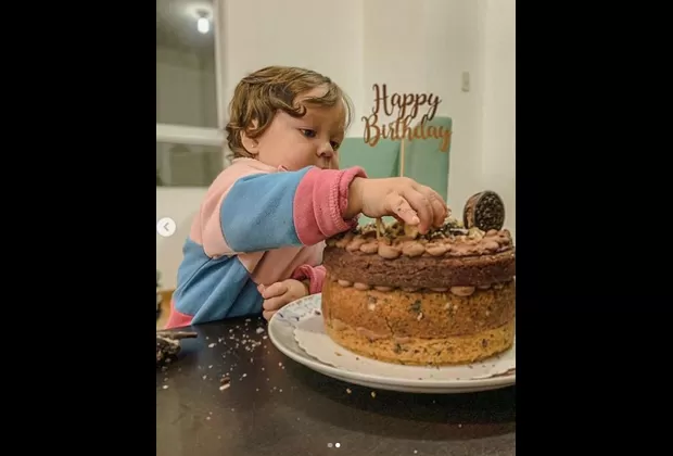 Andrea San Martín celebra el primer año de Lara con tiernas fotografías