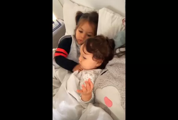 Andrea San Martín comparte tierno momento de sus hijas Maia y Lara