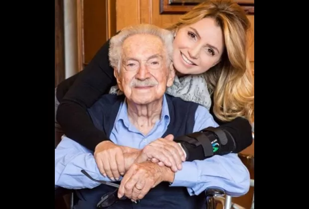 Angélica Rivera abuelo