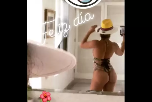 Aracely Aámbula en tanga
