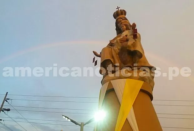 Arcoiris le puso color al cielo de Lima