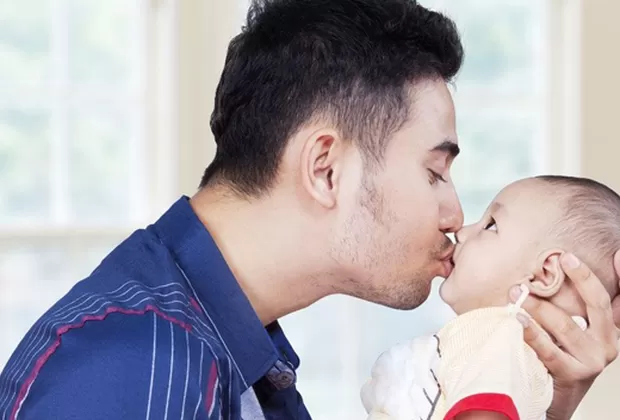 Por que no debes besar a tus hijos en la boca
