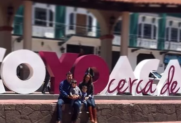 Bibi Gaytán y Eduardo Capetillo revelaron fotos de sus mellizos 