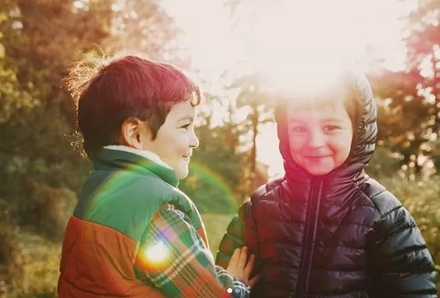 Biby Gaytán y Eduardo Capetillo muestran lo grande que están sus hijos mellizos