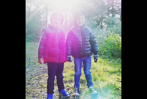 Biby Gaytán y Eduardo Capetillo muestran lo grande que están sus hijos mellizos