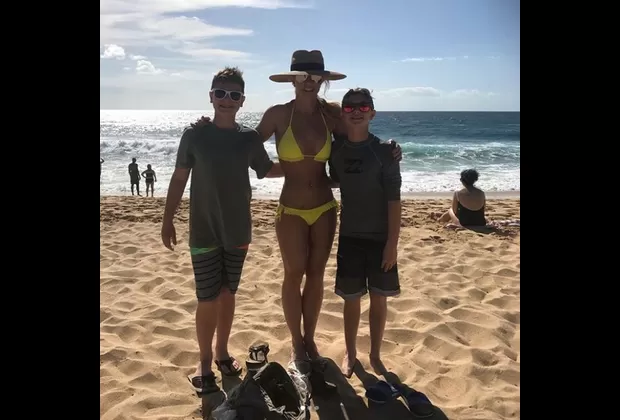 Britney Spears sorprende a fans con fotos en la playa junto a sus hijos