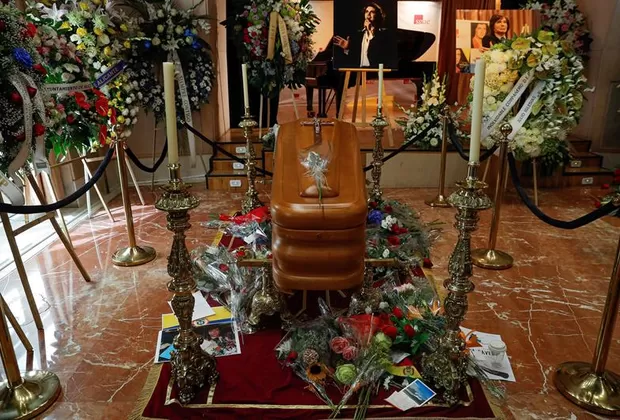 Camilo Sesto recibe el último adiós en España