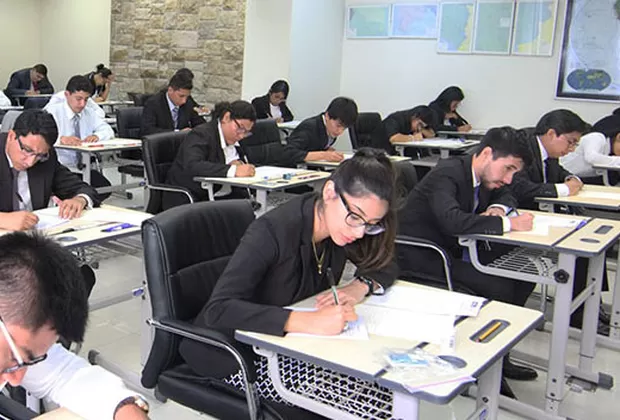 como postular a la carrera de embajador