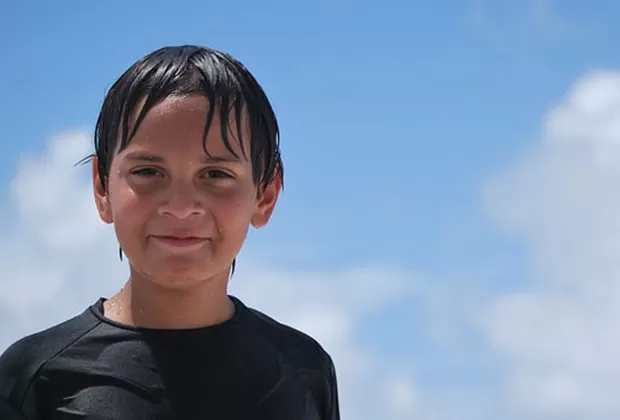 como cuidar a los niños del golpe de calor