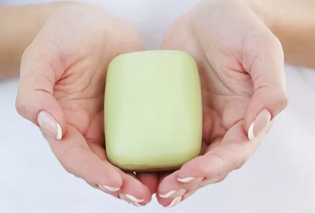 Jabón, lejía o alcohol: cómo usarlos para desinfectar las cosas