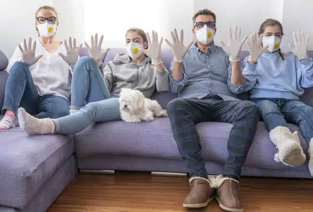Coronavirus uso correcto de mascarillas y guantes 