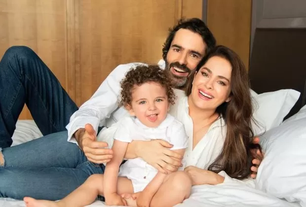 Danna García presentó a su hijo y a su novio en exclusiva sesión de fotos