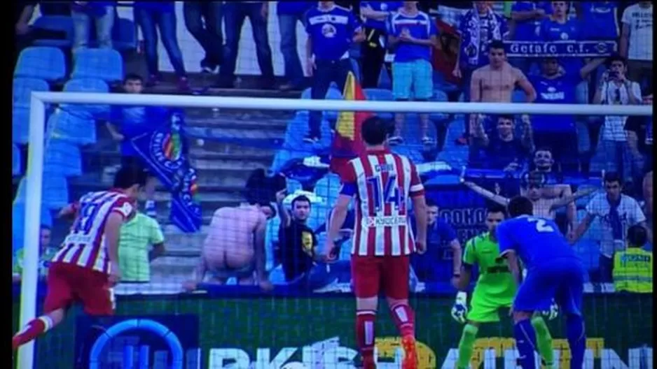 Así distrajo un hincha del Getafe a Diego Costa antes de ejecutar el penal