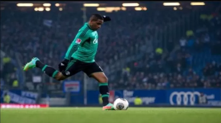 Así perfecciona Jefferson Farfán sus tiros libres Así perfecciona Jefferson Farfán sus tiros libres