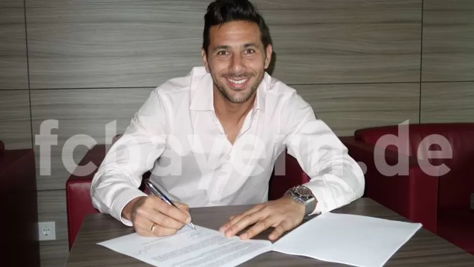 Claudio Pizarro renovó con el Bayern Munich por una temporada más