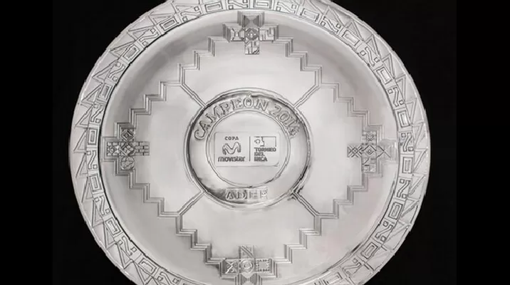Como la 'ensaladera' de la Bundesliga: el trofeo del Torneo del Inca Como la 'ensaladera' de la Bundesliga: el trofeo del Torneo del Inca