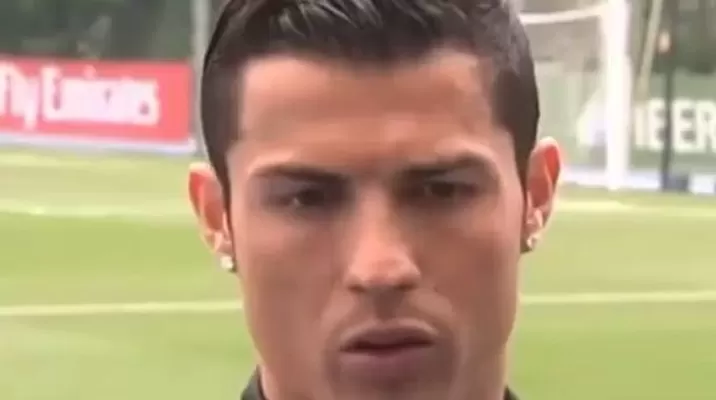 Cristiano Ronaldo se molestó y corrigió a un periodista Cristiano Ronaldo se molestó y corrigió a un periodista