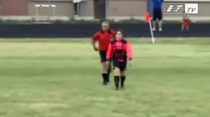 La expulsión más tonta de la historia se registró en el fútbol femenino La expulsión más tonta de la historia se registró en el fútbol femenino