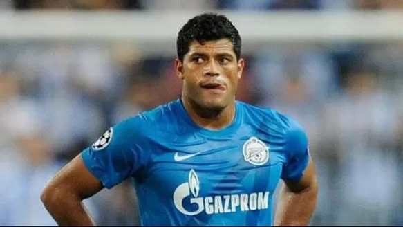 Hulk intentó emular la épica carrera de Bale, pero el árbitro se lo impidió